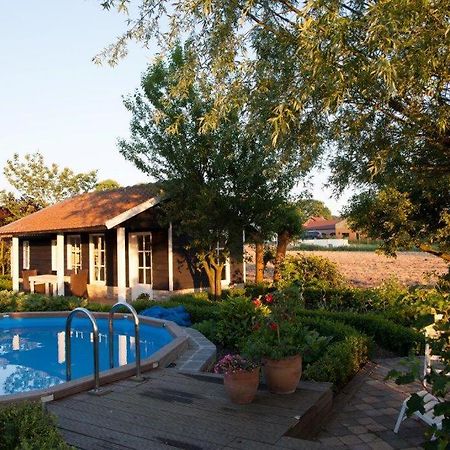 In D'Ouwe Vlaamse Schuur Bed & Breakfast Ossendrecht Bagian luar foto